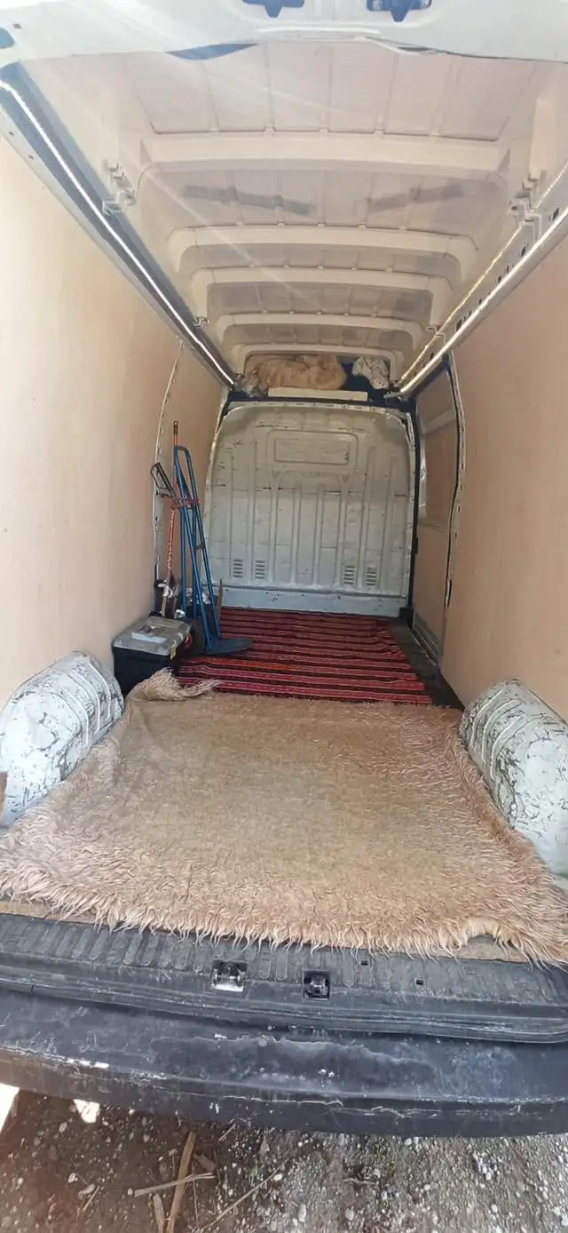 Kombi vozilo spremno za selidbe i prijevoz stvari Zagreb